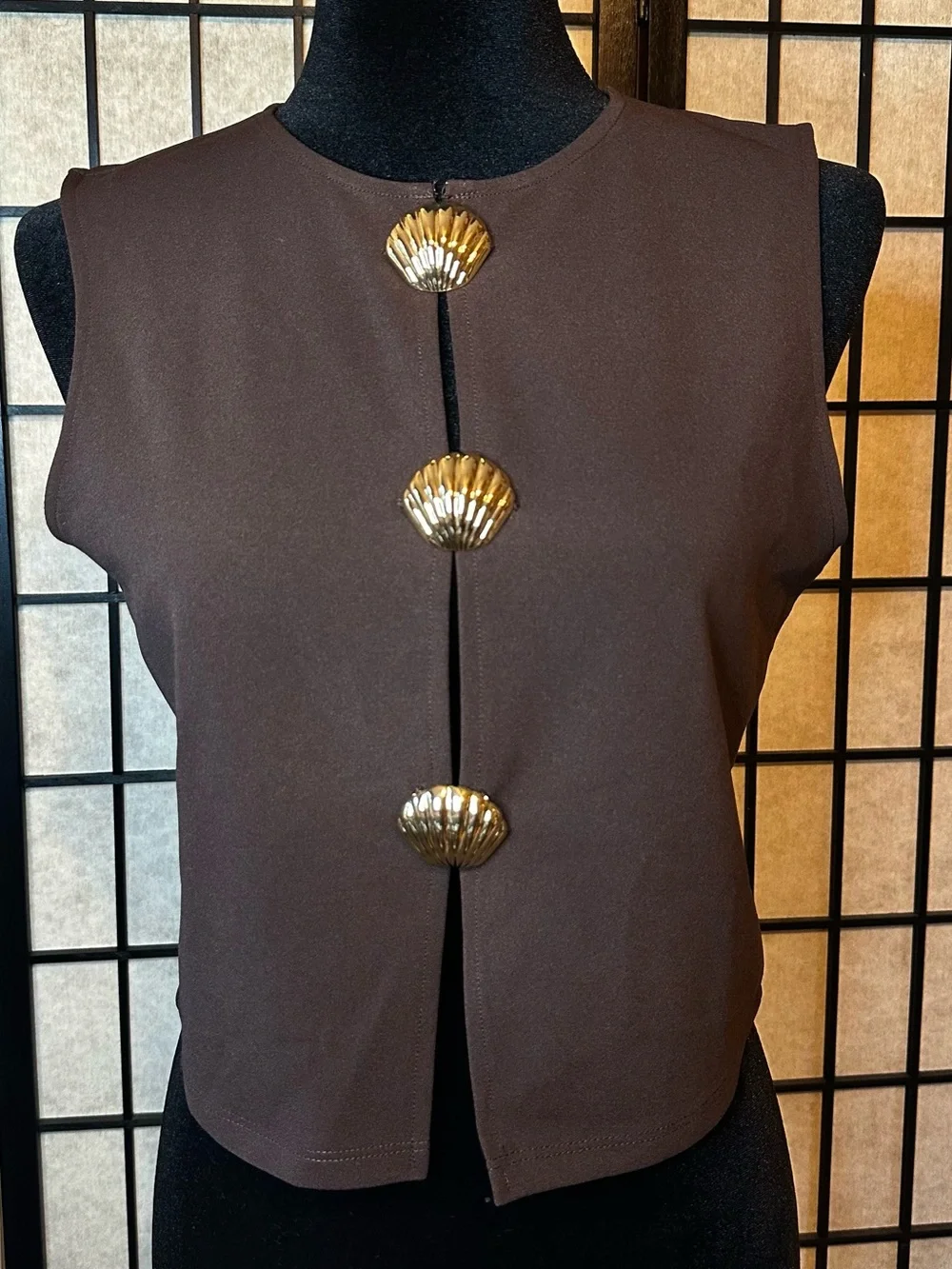 H&M Shell-Button Sleeveless Top - Picture 2 of 7